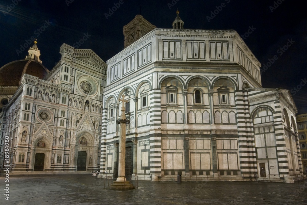 Firenze, notturna su Cattedrale e Battistero