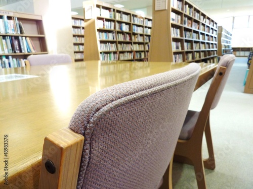Fototapeta 図書館で勉強