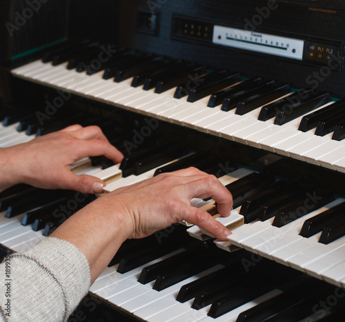Hands on an organ keyboard