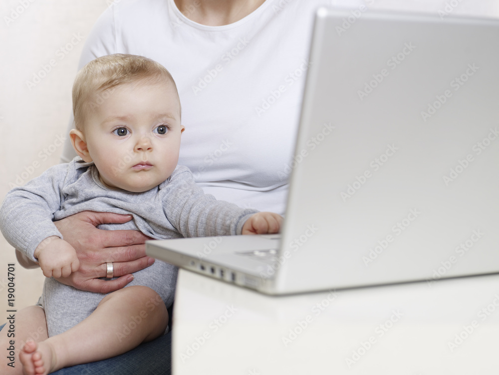 mutter am arbeiten mutter am arbeiten