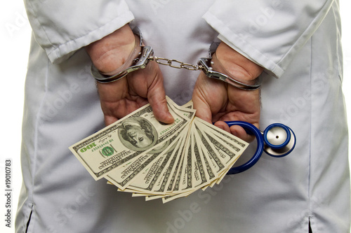 Arzt mit Dollar Geldscheinen und Handschellen