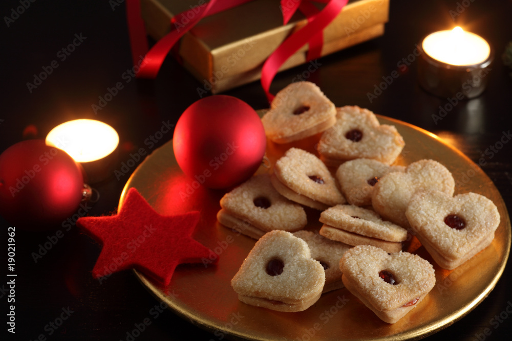 Weihnachten,Gebaeck,Herzplaetzchen mit Marmeladenfuellung