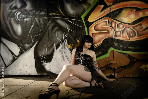 Canvas Print tattoed girl by graffiti