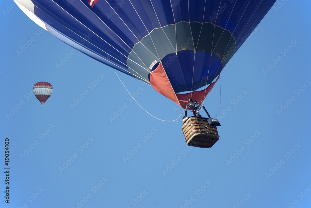 Naklejka premium Heißluftballon