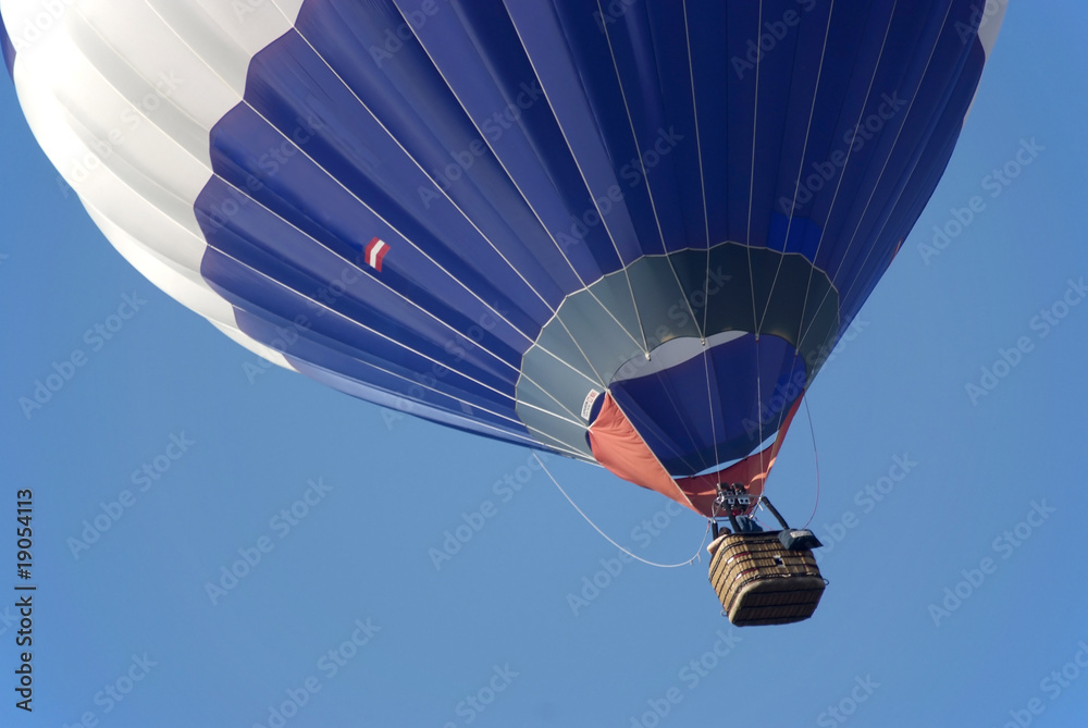 Naklejka premium Heißluftballon