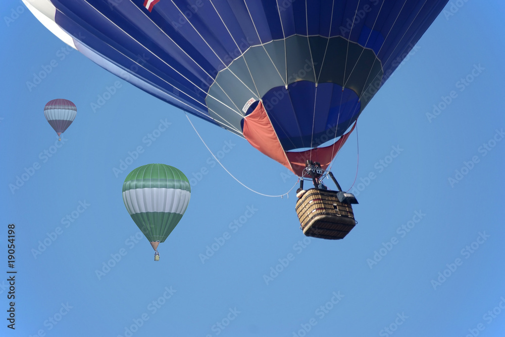 Naklejka premium Heißluftballon