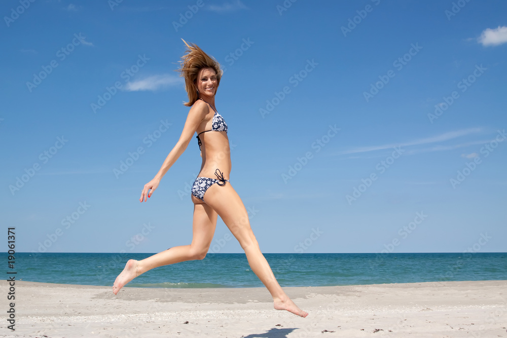 Naklejka premium Running on the beach