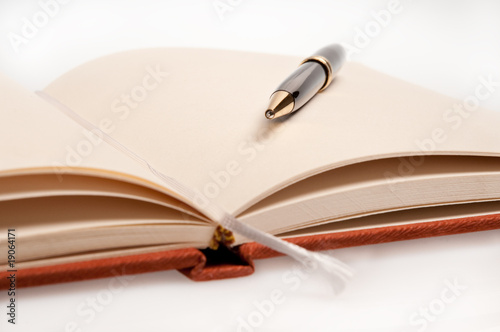 Cuaderno con boligrafo