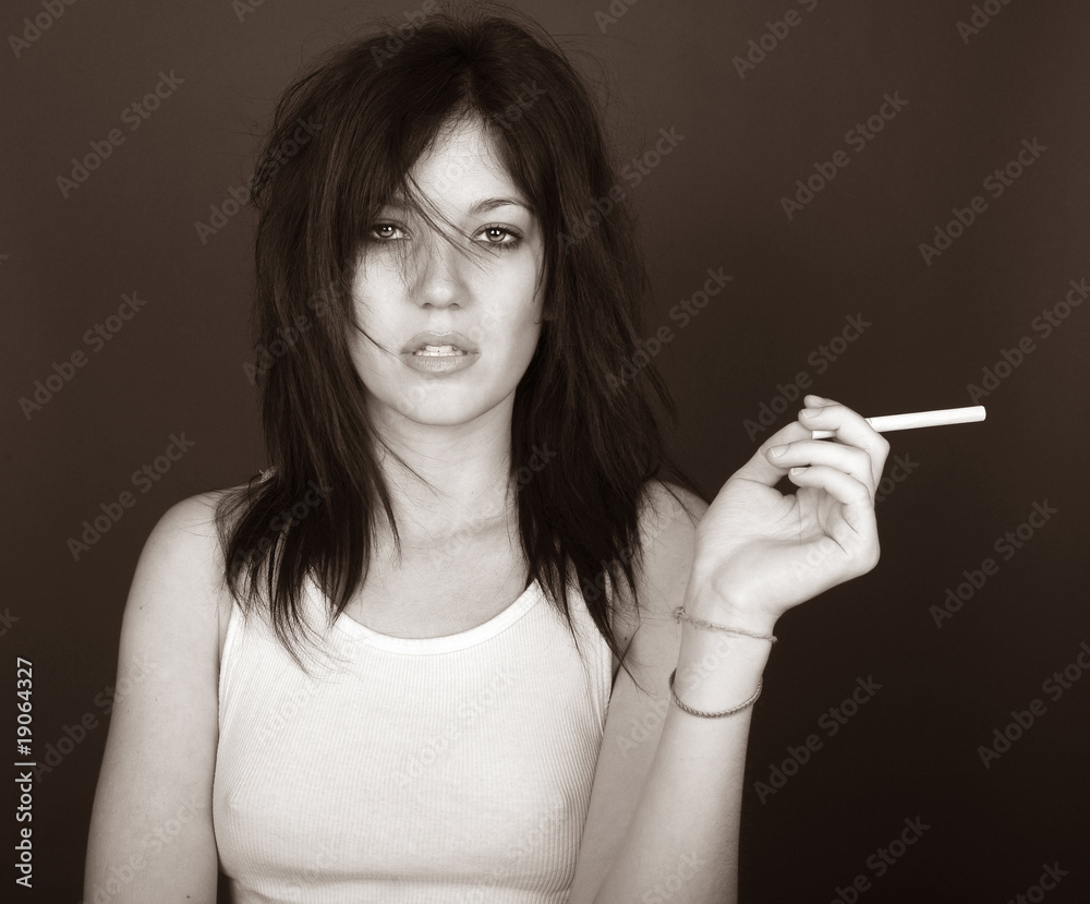 Obraz premium Woman with a Smoke