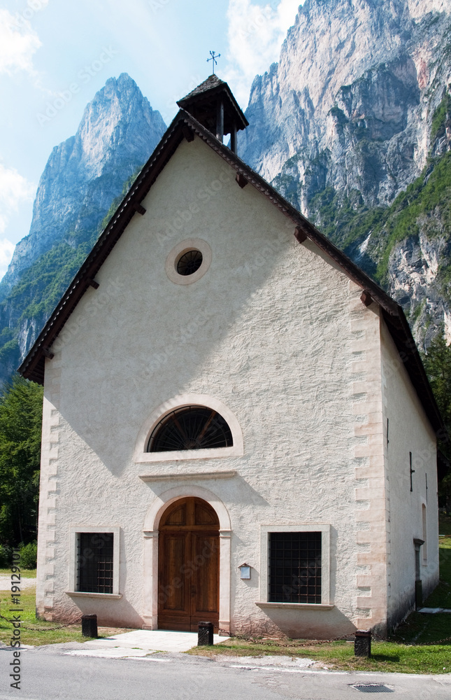 Tipica chiesetta italiana - Dolomiti
