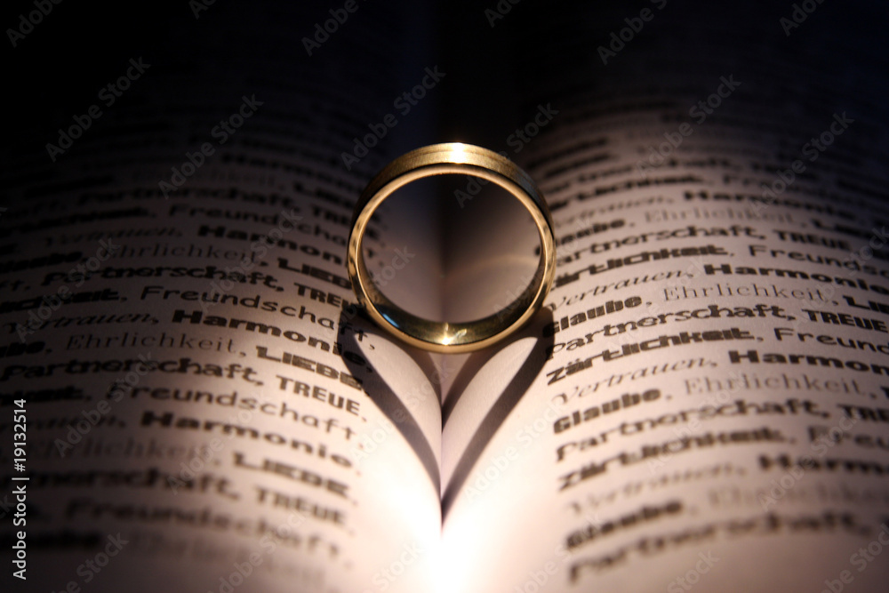 Fototapeta premium Ring mit Herz