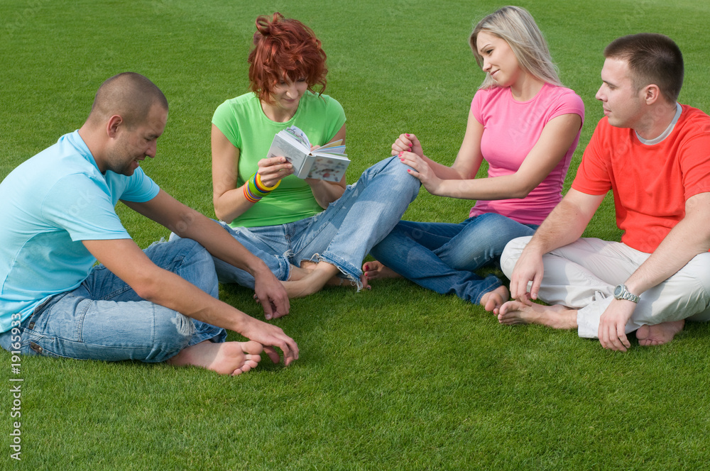 Fototapeta premium students studying outdoors