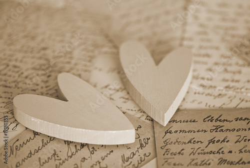 Herzen auf alten Briefen