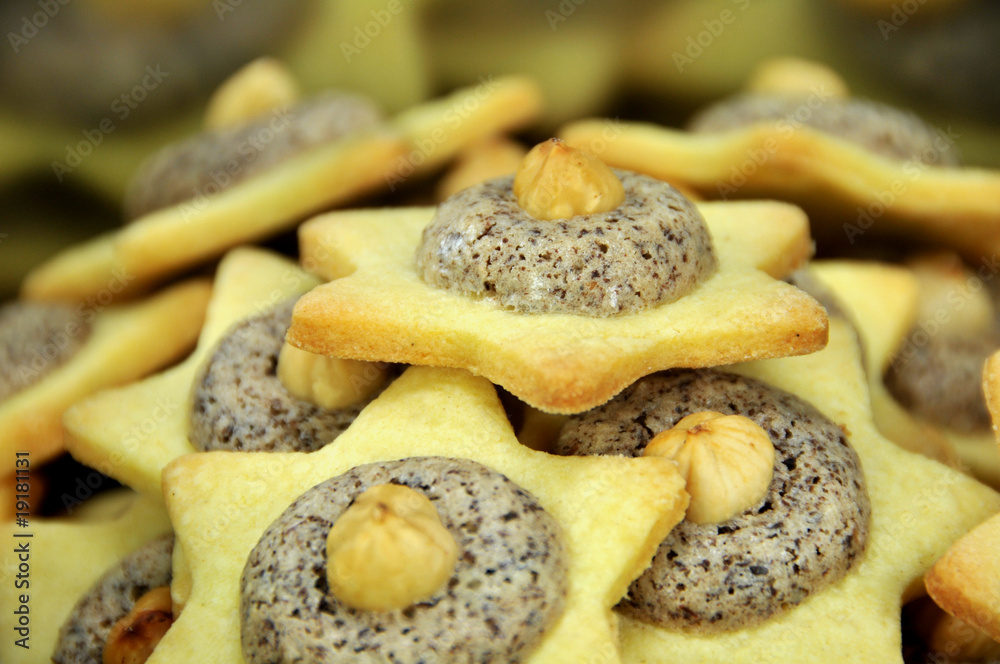 Weihnachtsgebäck - Selbst gebackene Haselnuss-Sterne mit Baiser Stock ... Weihnachtsgebäck - Selbst gebackene Haselnuss-Sterne mit Baiser Stock ...