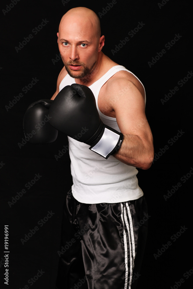 Boxer mit Boxhandschuhen