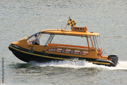 Floating taxi