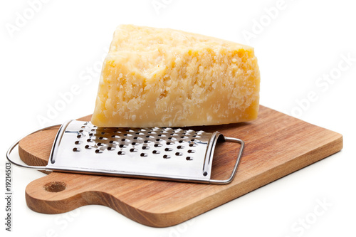 Echter Parmesan mit Käsereibe photo