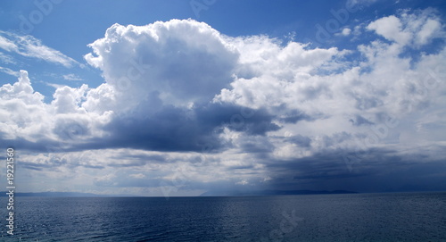 Wolken am Meer