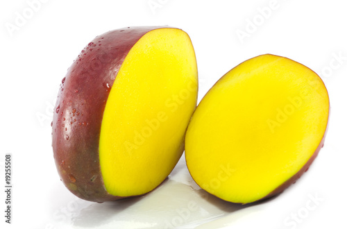 Fotografie Single sliced Mango on white