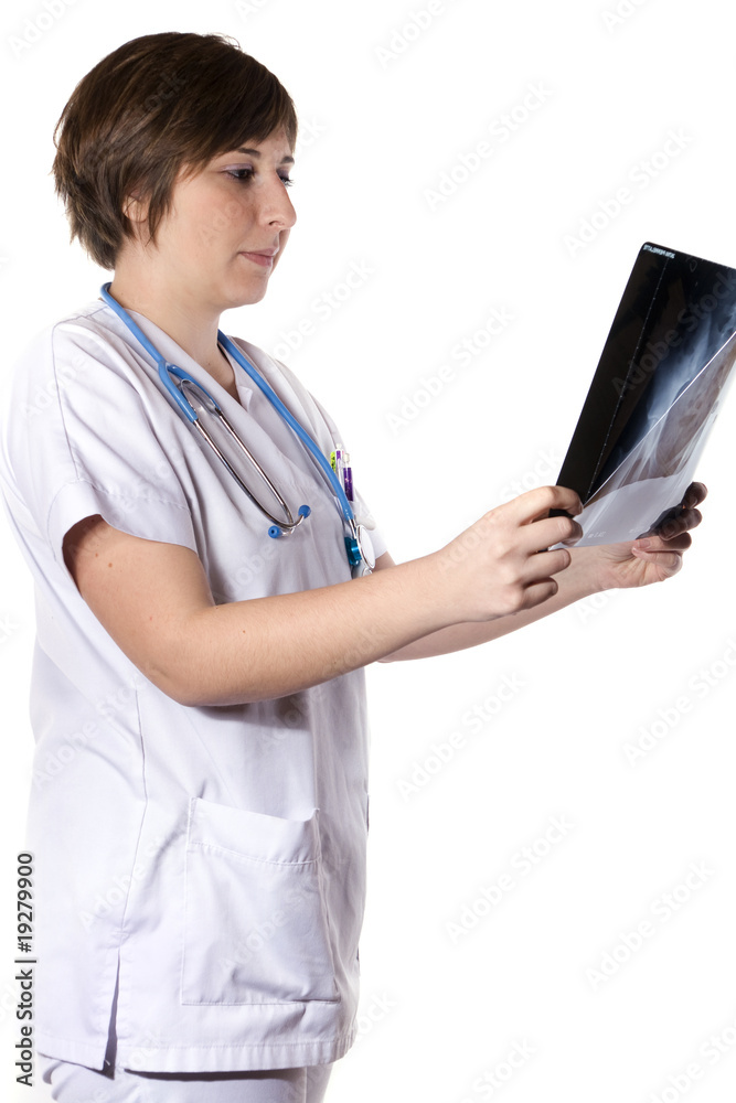 médecin qui regarde une radiographie médecin qui regarde une radiographie