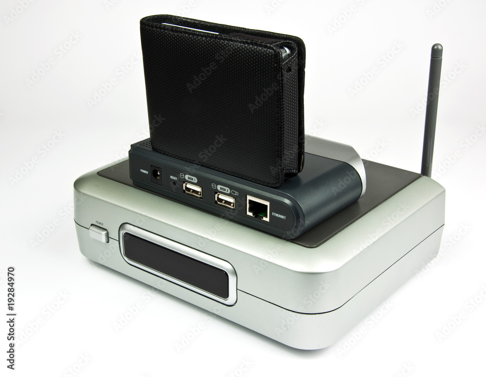 Obraz premium concept of wireless router connected to external remote media