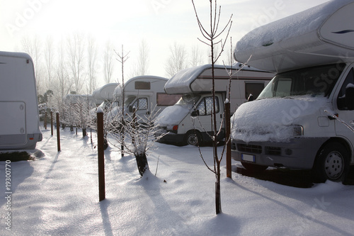 camper in inverno photo