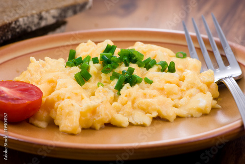 Scrambled eggs with chive