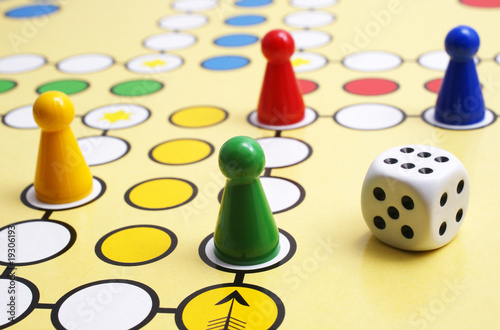 Würfelspiel - Gesellschaftsspiel - Parlour Game