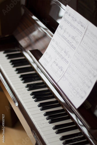 Piano claviature photo