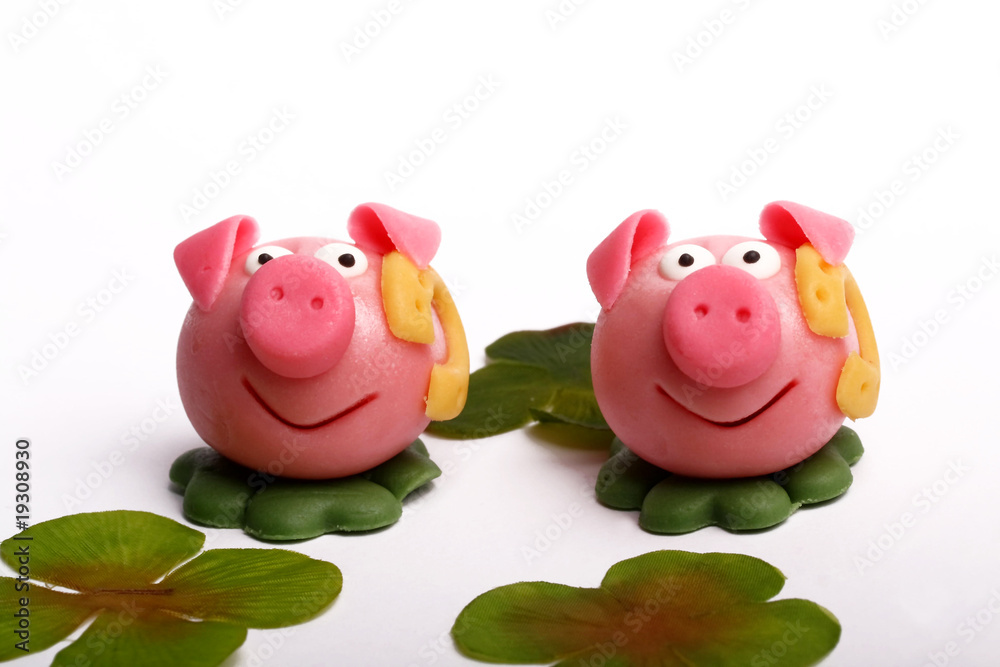 zwei glücksschweinchen