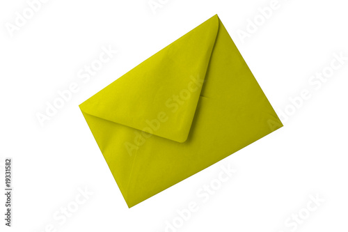 gelbes Kuvert auf weiß isoliert