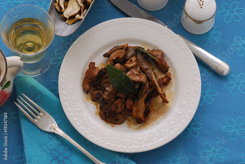 Frattaglie di pollo e funghi - Secondi di carne E R photo