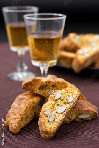 Cantucci e vin santo