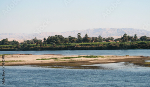Fotografija East bank of River Nile 3