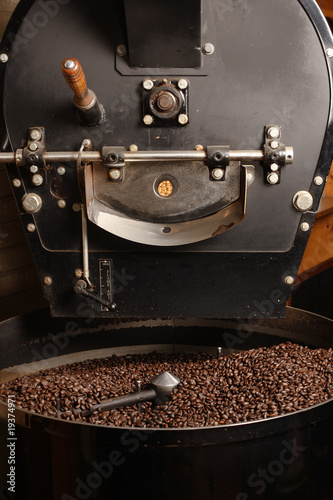 Fototapeta Roaster cooling coffee beans