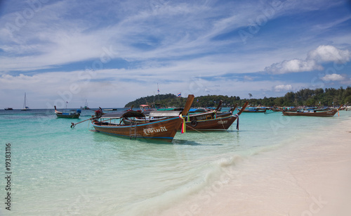 Tropical paradise - boats on the shore © Skogas