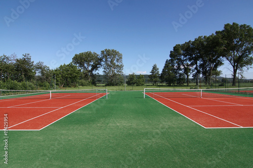 tennis court © saguari