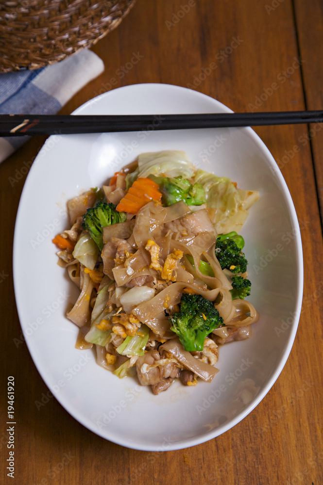 stir fried rice noodle and vegetable