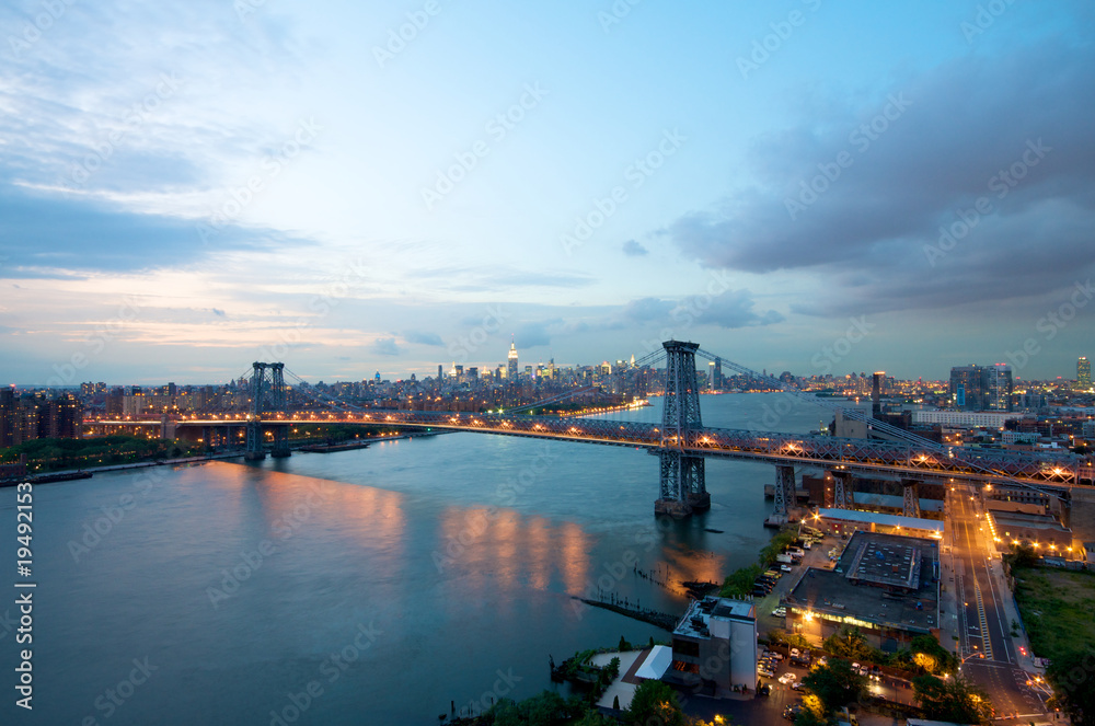 Fototapeta premium Williamsburg Bridge in New York
