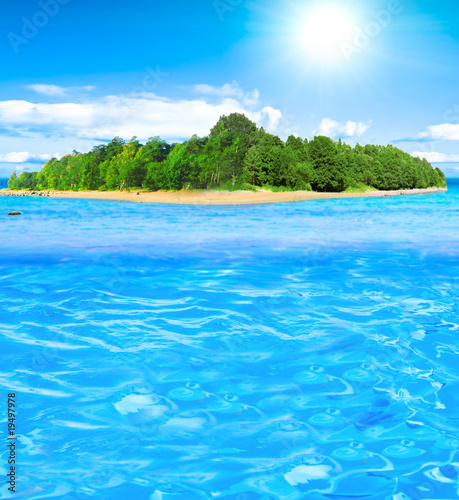 Blue sea of sunny joy © alma_sacra