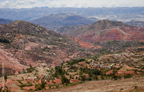 Rote Erde - Andenlandschaft in Peru