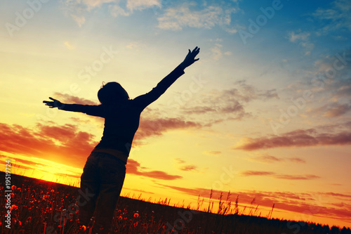 Wallpaper Mural Woman Torontodigital.ca