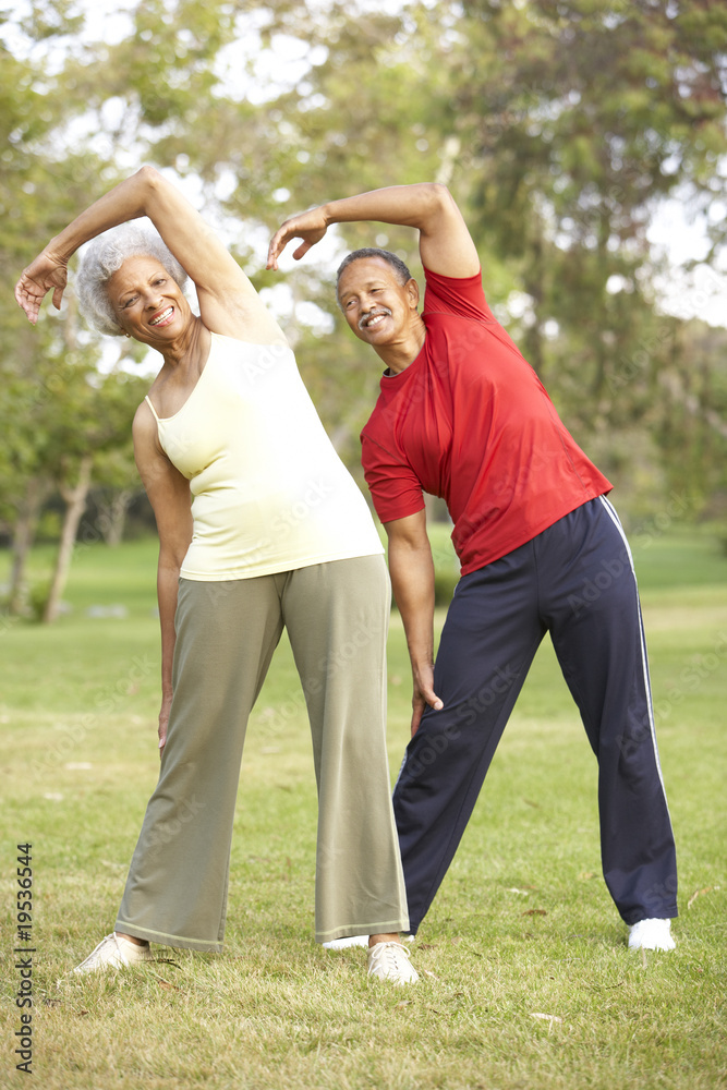 Obraz premium Senior Couple Exercising In Park