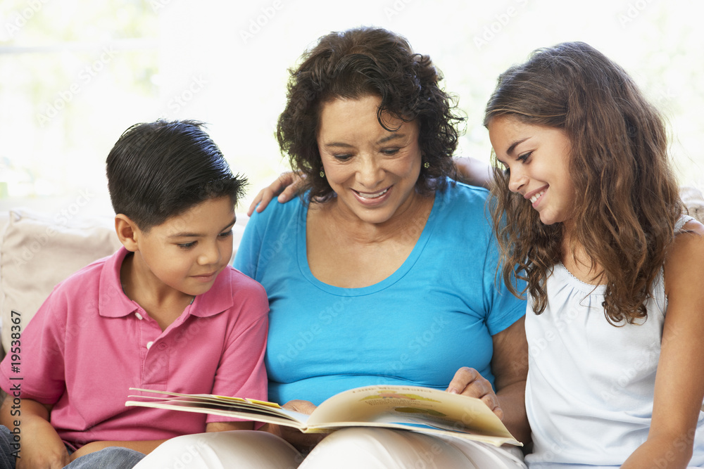 Obraz premium Grandparents With Grandchildren Relaxing At Home Together