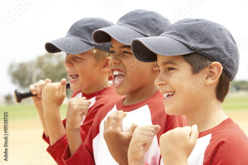 Canvas Print Young Boys In Baseball Team