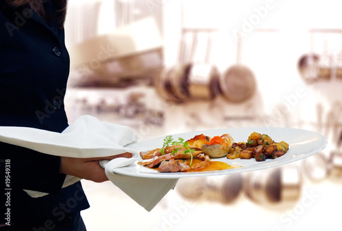 Foto serveur de restaurant service en salle