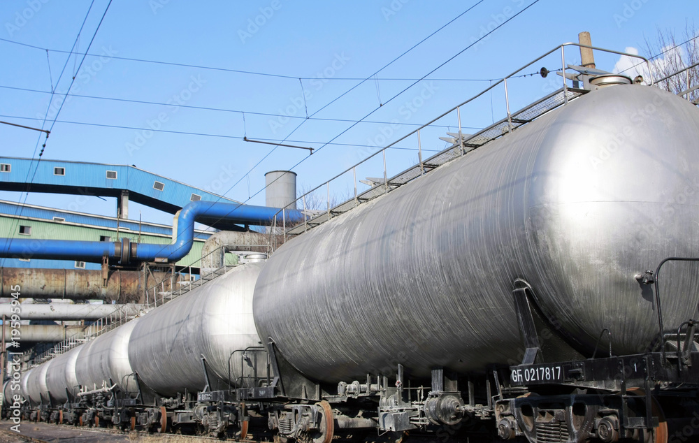 Φωτογραφία Refinery for the production of fuel - architecture and buildings of an industria