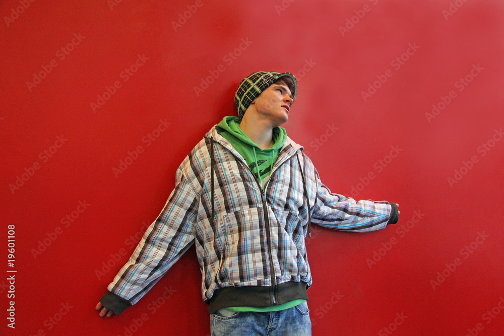Sims Freeplay Mit Dem Rücken Zur Wand stock.adobe.com