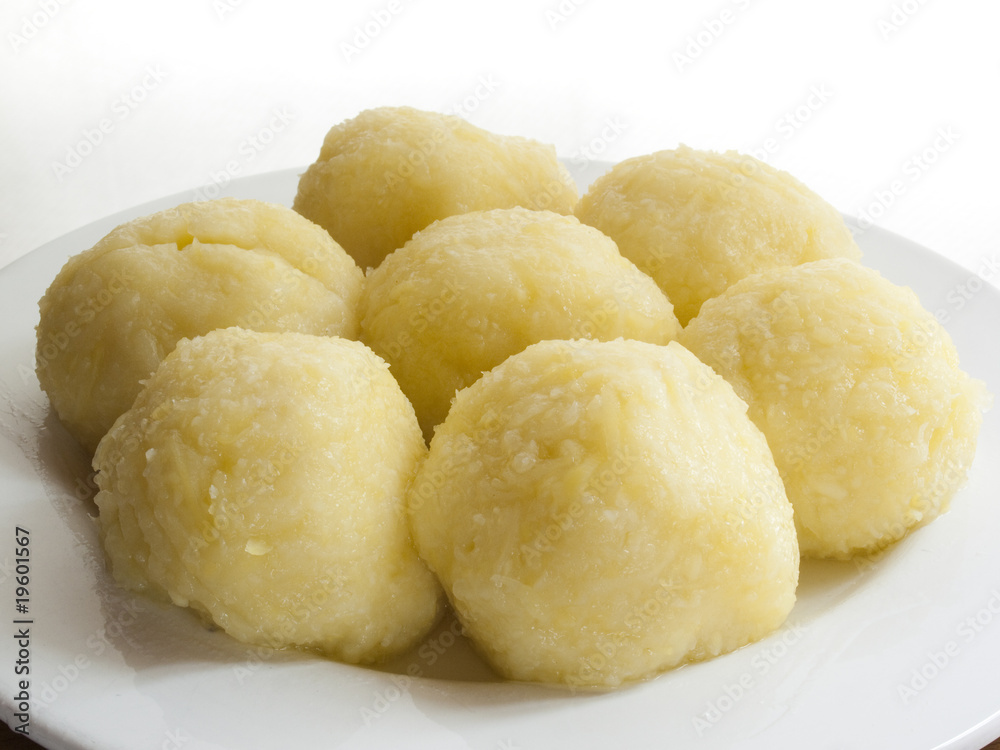 Kartoffelklösse auf einem Teller
