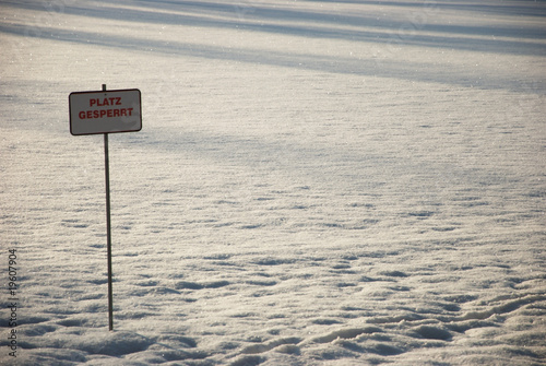 Schnee auf Spielfeld